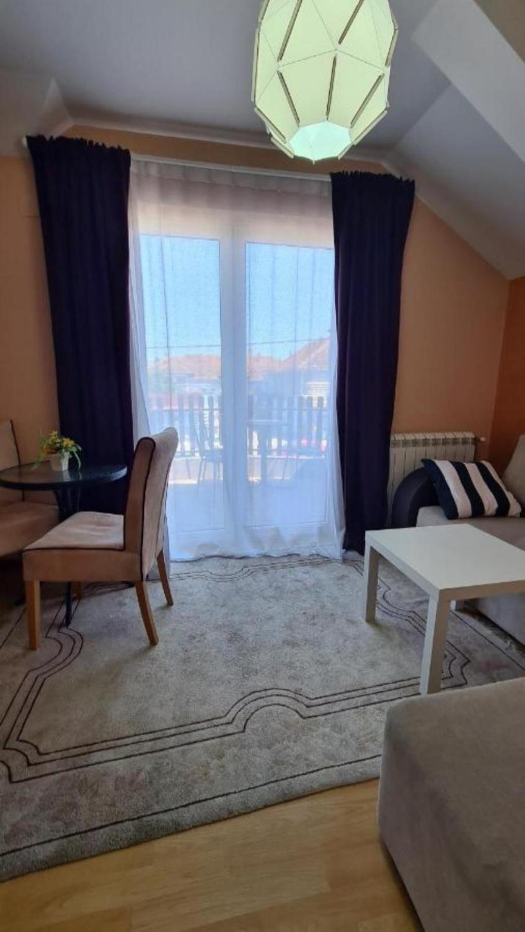 Lux Apartments With Pool Dex Zemun Polje Eksteriør bilde